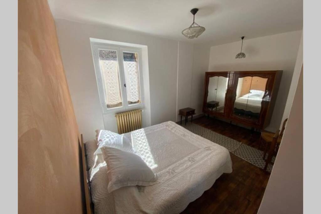 La Croquante Face Au Chateau Beynac-et-Cazenac Kültér fotó