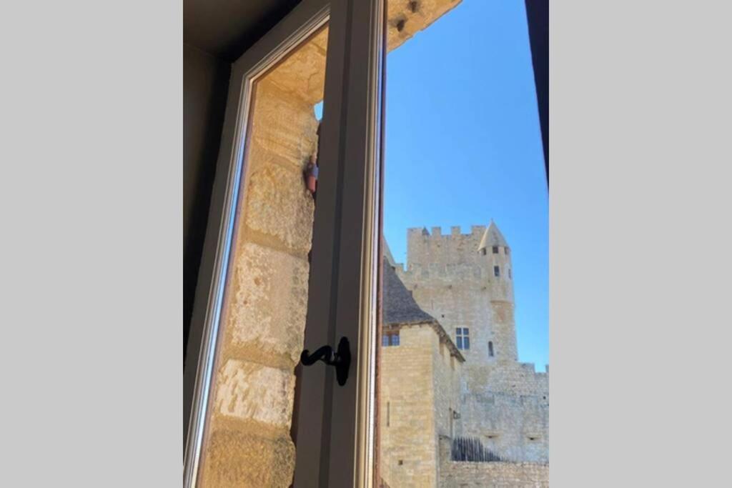 La Croquante Face Au Chateau Beynac-et-Cazenac Kültér fotó